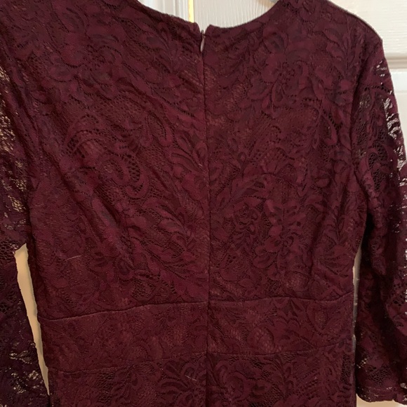 Red lace dress. - Picture 4 of 4